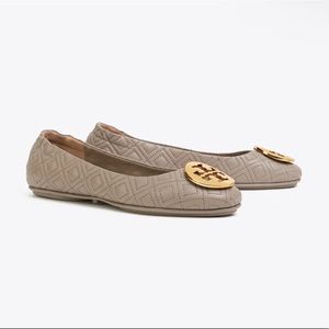 Tory Burch Quilted Minnie Flat With Metal Logo / In Dust Storm / Gold Color /NIB